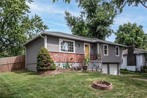 409 Ne Summit Dr, Blue Springs, MO, 64014-2941 | Card Image