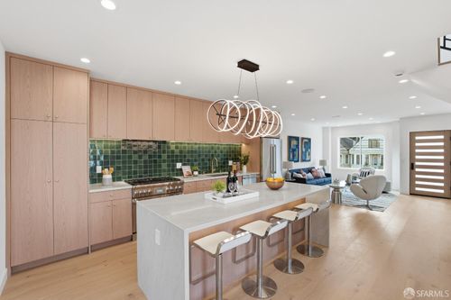 511 Edinburgh St, San Francisco, CA, 94112-2821 | Card Image