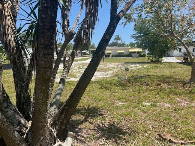 6118 N Joshua Ln, House other with 2 bedrooms, 2 bathrooms and 1 parking in Lantana FL | Image 39