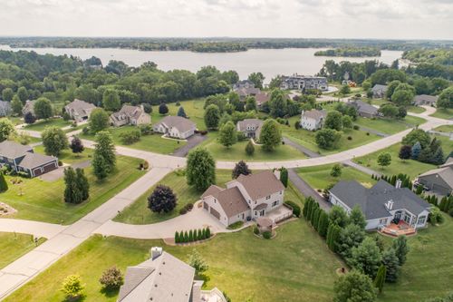 6634306 Primrose Cir, Oconomowoc, WI, 53066-5165 | Card Image