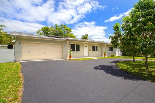 7481 Nw 11th Pl, Plantation, FL, 33313-5915 | Card Image