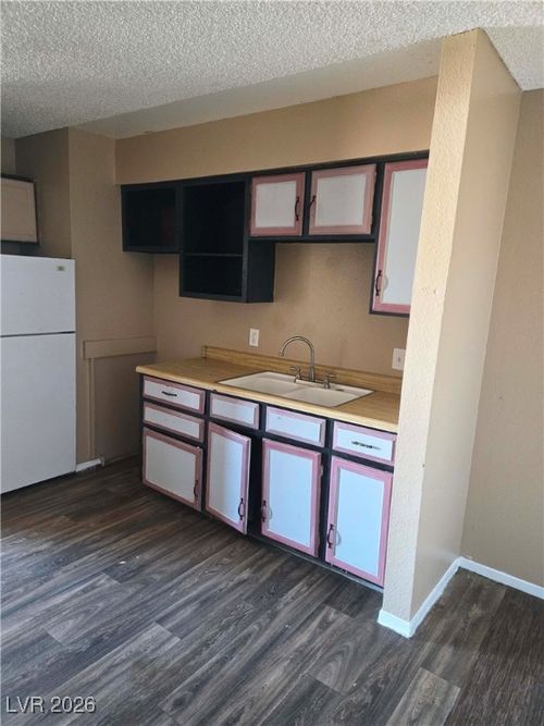32-305 N 10th St, Las Vegas, NV, 89101-3118 | Card Image