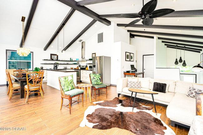 LIVING ROOM | Image 20