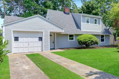 17 Windmill Lane, House other with 6 bedrooms, 3 bathrooms and null parking in Levittown NY | Image 2