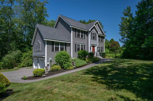 7 N Salem Rd, Hampstead, NH, 03841-2079 | Card Image