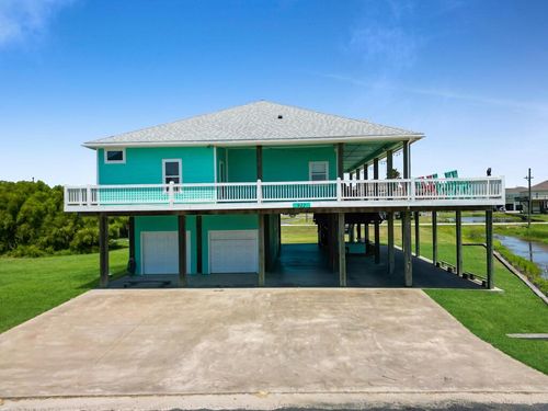 922 Palm Ridge Rd, Crystal Beach, TX, 77650-3432 | Card Image
