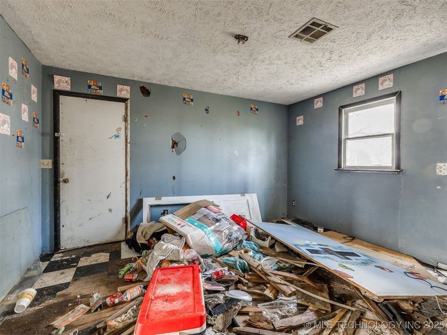 102 N Hayden St, House other with 3 bedrooms, 1 bathrooms and null parking in Chouteau OK | Image 18