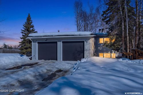 8201 Frank St, Anchorage, AK, 99518-2911 | Card Image