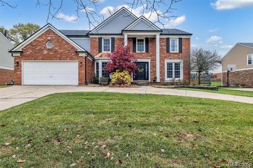 45077 Roundview Dr, Novi, MI, 48375-3833 | Card Image