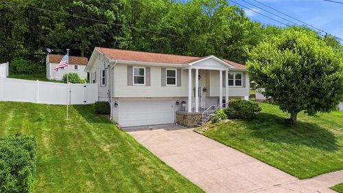 1212 Royal Dr, Aliquippa, PA, 15001-1740 | Card Image