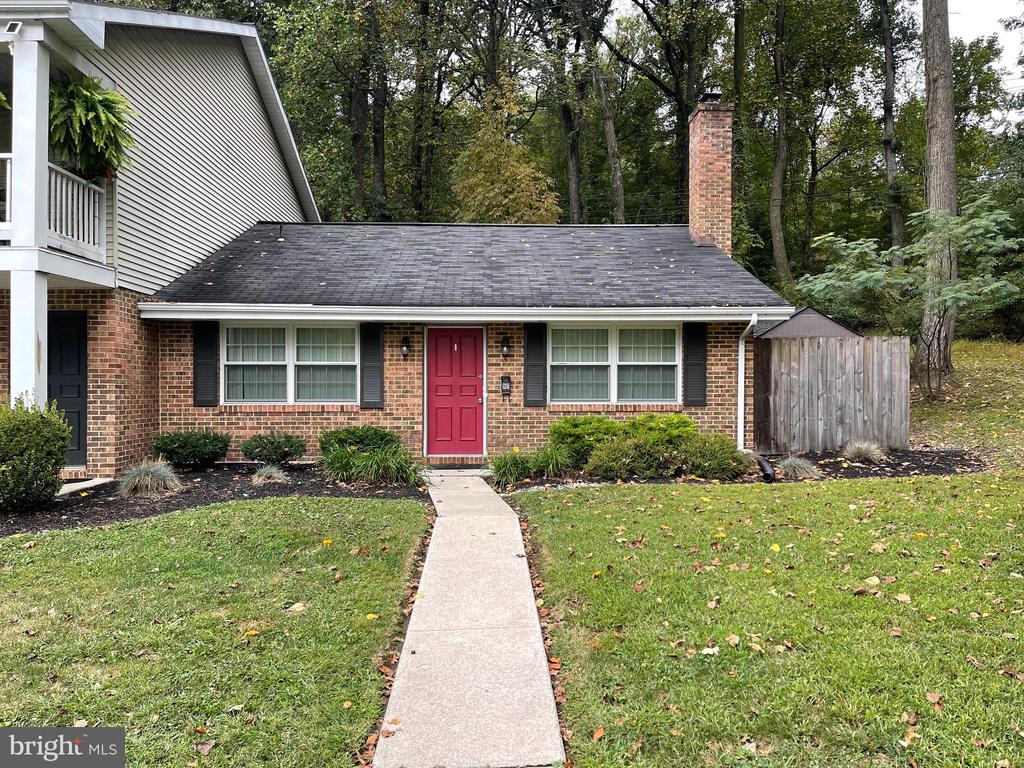 Rhue Haus Ln, Hummelstown, PA 17036