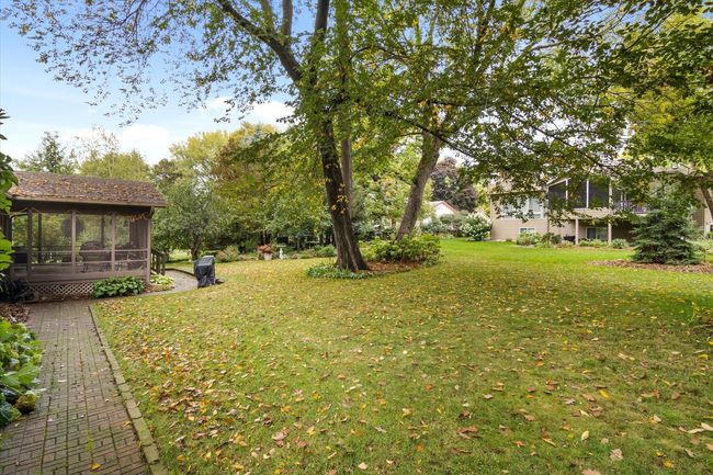 Lots of green space and gorgeous gardens | Image 33