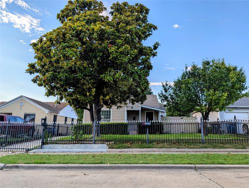 3223 Aster St, Dallas, TX, 75211-5635 | Card Image