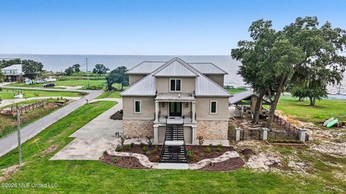 1816 Seashore Ave, Ocean Springs, MS, 39564-6052 | Card Image