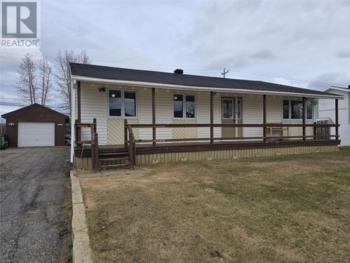 716 Lakeside Dr, Labrador City, NL, A2V1B8 | Card Image