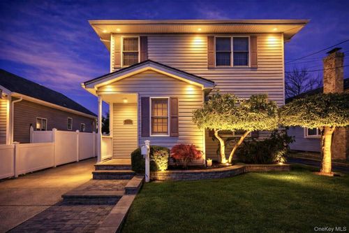 2864 Saint Johns Road, Hempstead, NY, 11572 | Card Image
