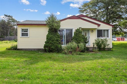 25245 Bell Rd, New Boston, MI, 48164-9541 | Card Image