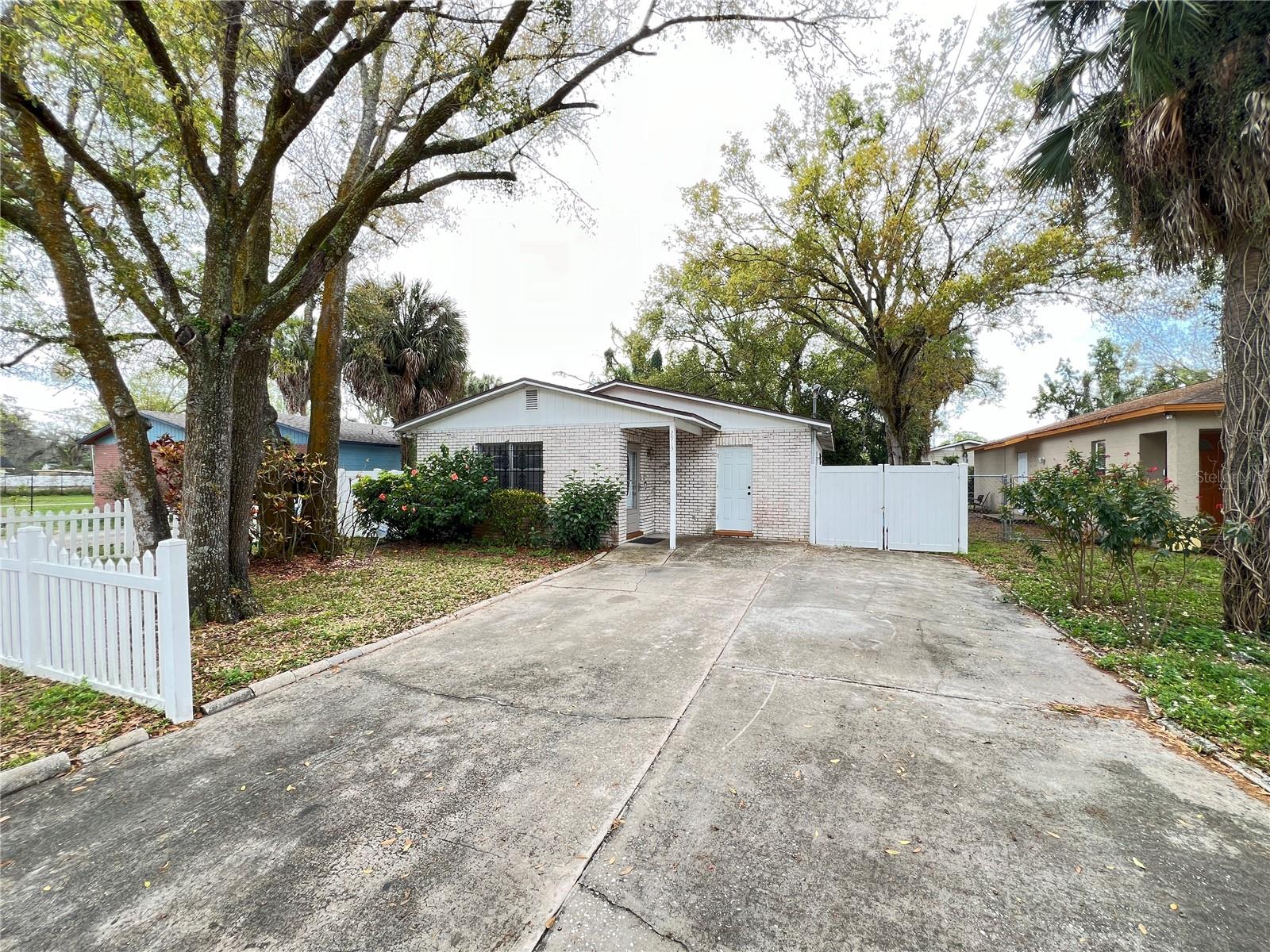 Lake Ave, Tampa, FL 33610
