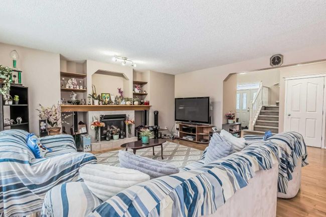 121 Coral Reef Close Ne, Home with 4 bedrooms, 3 bathrooms and 4 parking in Calgary AB | Image 6
