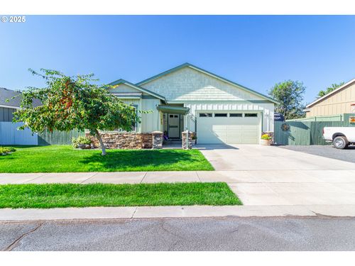 2237 Nw Overlook Dr, Hermiston, OR, 97838-1231 | Card Image