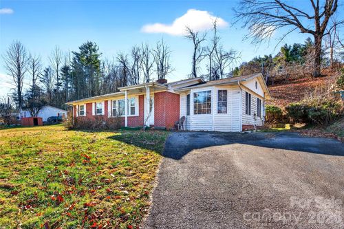 106 Chapel St, Spruce Pine, NC, 28777-3000 | Card Image