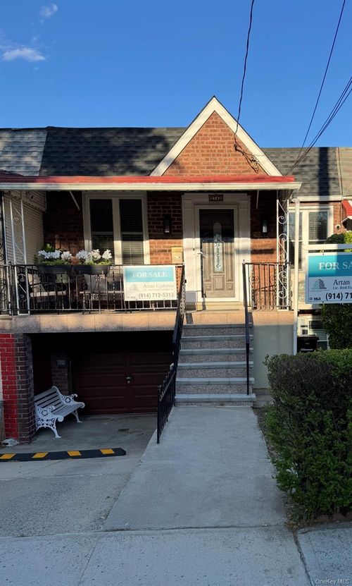 2742 Tenbroeck Ave, Bronx, NY, 10469-5325 | Card Image