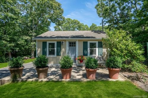 156 Washington Heights Avenue, Southampton, NY, 11946 | Card Image