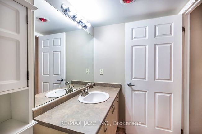 303 - 61 Clarington Blvd, Condo with 2 bedrooms, 1 bathrooms and 1 parking in Clarington ON | Image 24