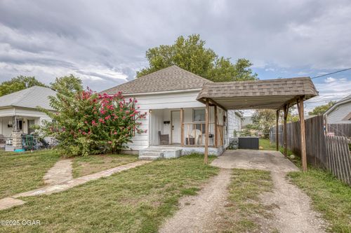 1207 W 7th St, Webb City, MO, 64870-2458 | Card Image