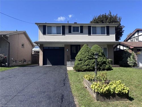 1004 Garth St, Hamilton, ON, L9C4L6 | Card Image
