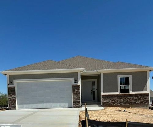 16256 Giorgia St, Parkville, MO, 64152-8773 | Card Image