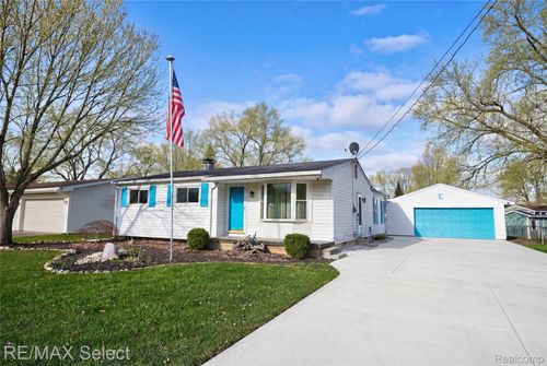 1412 Kettering St, Burton, MI, 48509-2406 | Card Image