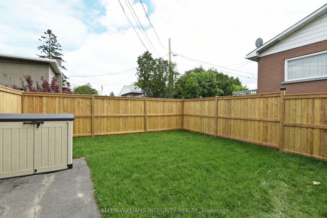 384 Tremblay Rd, Home with 5 bedrooms, 2 bathrooms and 6 parking in Ottawa ON | Image 23