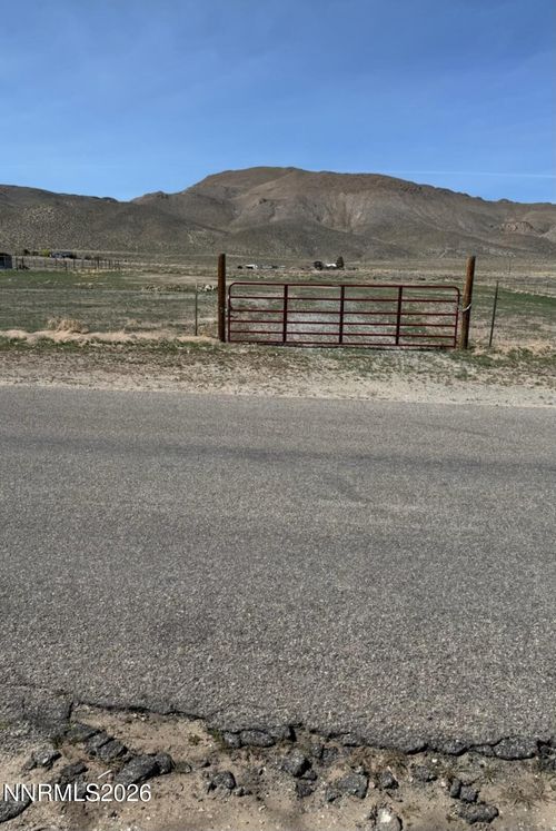 31 Locust Dr, Yerington, NV, 89447-9740 | Card Image