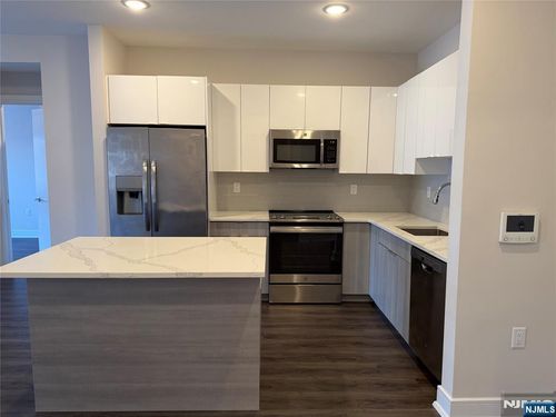 470 Main St, Fort Lee, NJ, 07024-2859 | Card Image