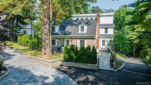 97 Station Rd, Great Neck, NY, 11023-1720 | Card Image