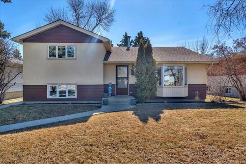 568 Northmount Dr Nw, Calgary, AB, T2K3J2 | Card Image