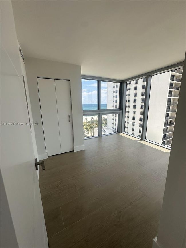 APT-1204 - 2655 Collins Ave, Condo with 2 bedrooms, 2 bathrooms and null parking in Miami Beach FL | Image 11