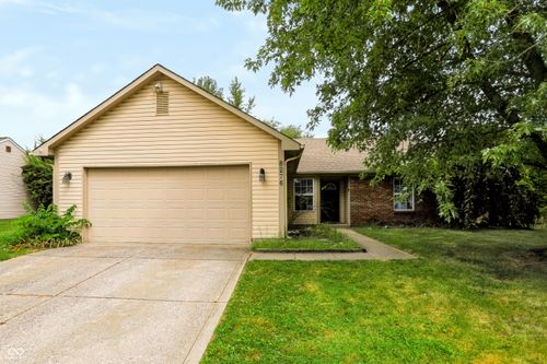 8276 Bayshore Ln, Avon, IN, 46123-8961 | Card Image