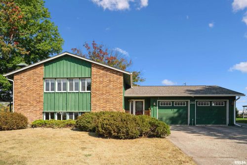 210 16th Pl, Camanche, IA, 52730-1130 | Card Image