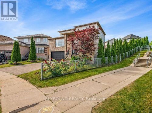29 Blue Lace Crescent, Kitchener, ON, N2E3W8 | Card Image