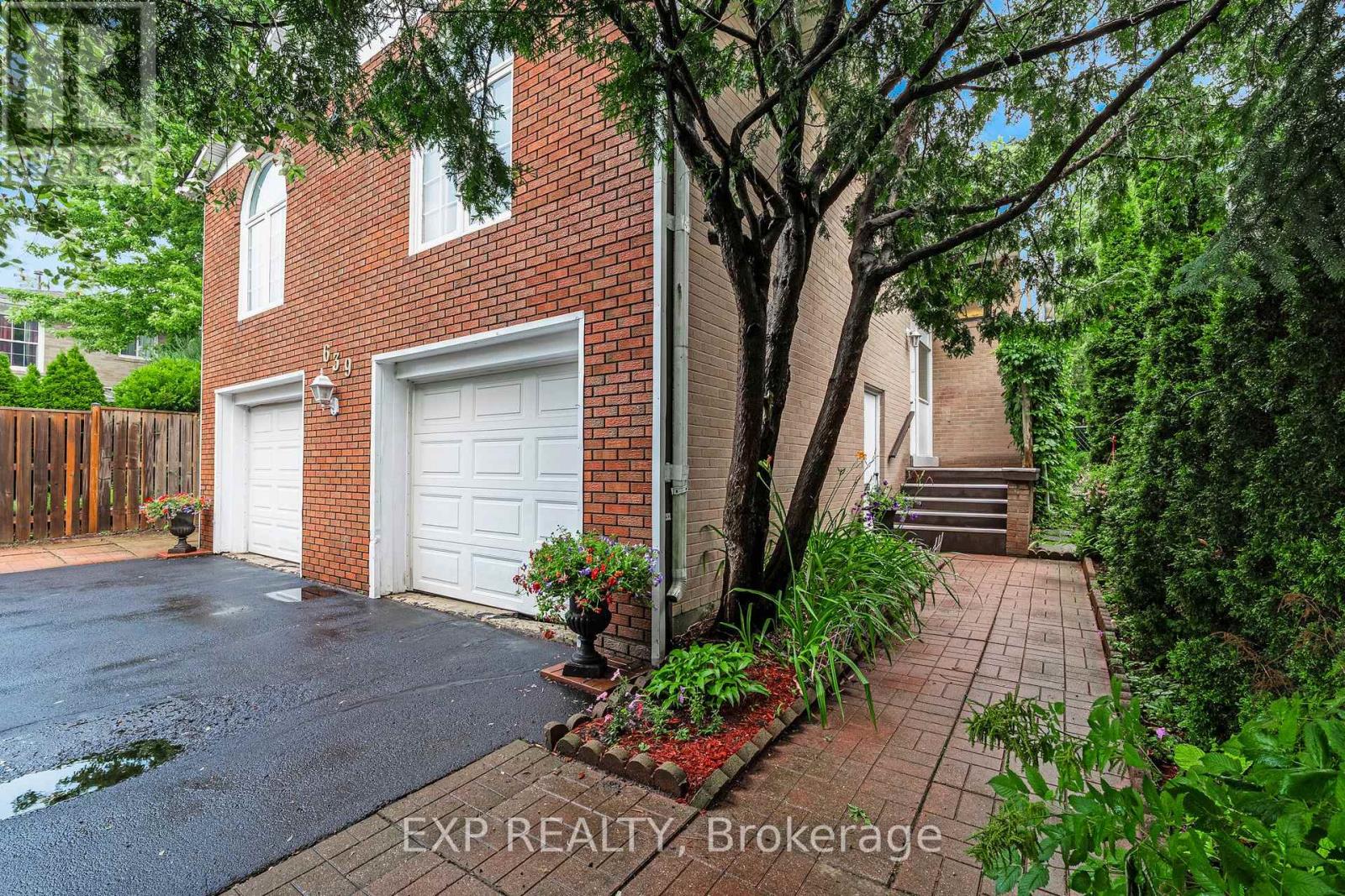 Residential in Newmarket (Huron Heights-Leslie Valley) 3