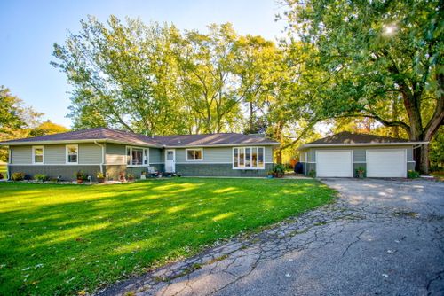 3961 Evergreen Ln, Benton Harbor, MI, 49022 | Card Image