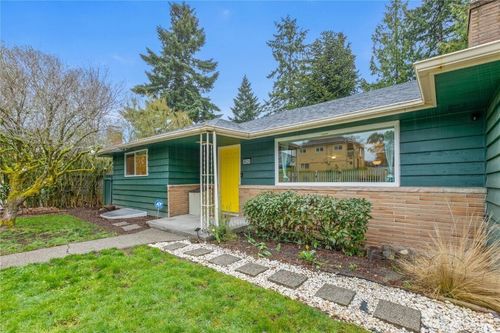 9826 13th Ave Sw, Seattle, WA, 98106-2920 | Card Image
