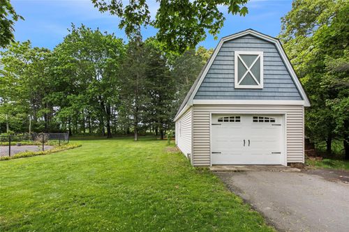 6645 Peconic Bay Blvd, Laurel, NY, 11948-1935 | Card Image