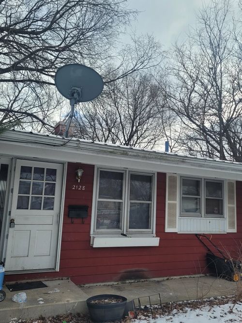 2128 State St, Peru, IL, 61354-3464 | Card Image