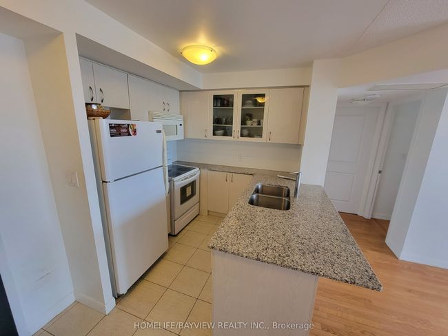 2002 - 5791 Yonge St, Condo with 3 bedrooms, 2 bathrooms and 1 parking in North York ON | Image 6