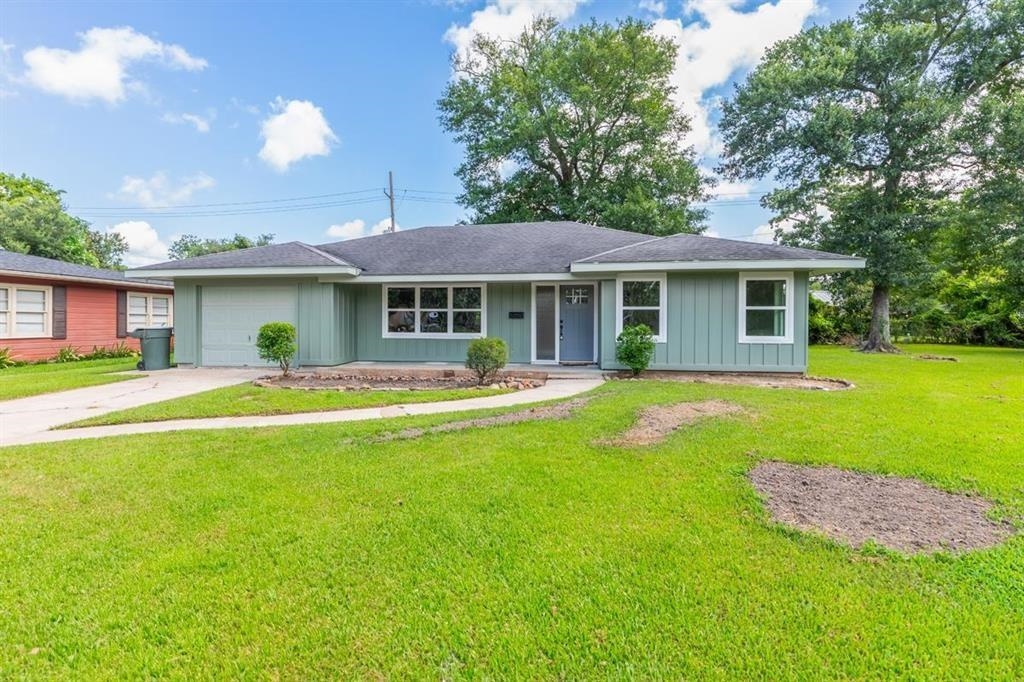 Azalea Dr, Beaumont, TX 77706