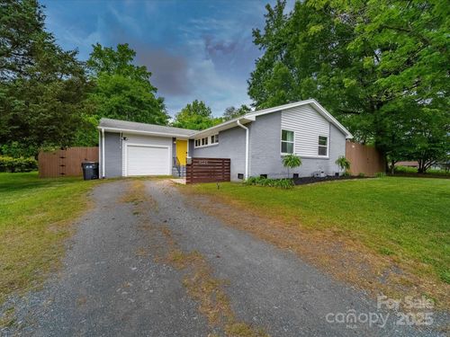 4024 Seaforth Dr, Charlotte, NC, 28205-4438 | Card Image
