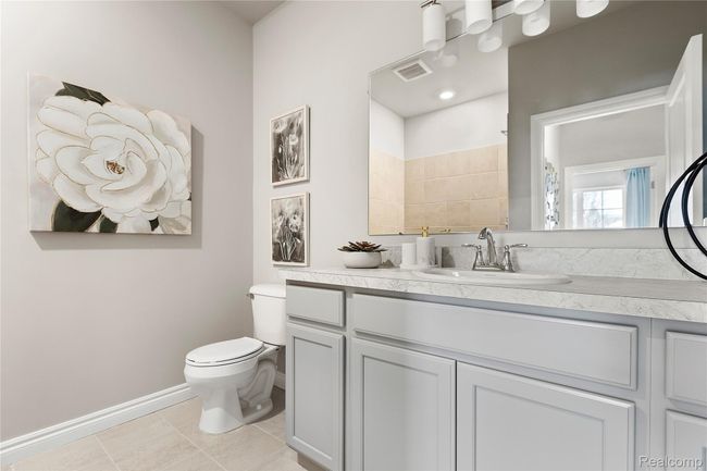 24 Downstairs Bath.jpg | Image 9
